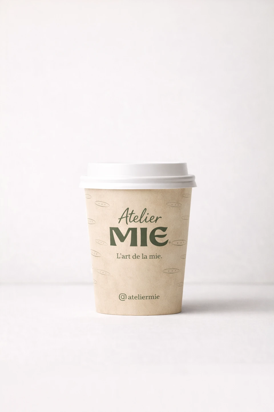 Mockup gobelet Atelier MIE, branding hospitality et boulangerie