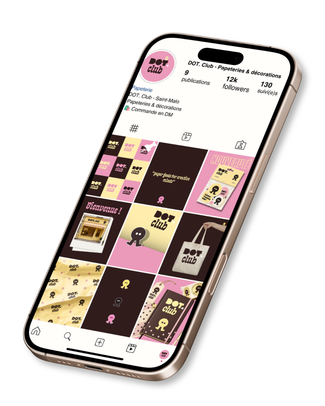 Mockup iPhone DOT.club, direction Instagram et feed de marque